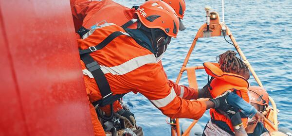 Rettungsweste für Flüchtlinge auf dem Mittelmeer spenden