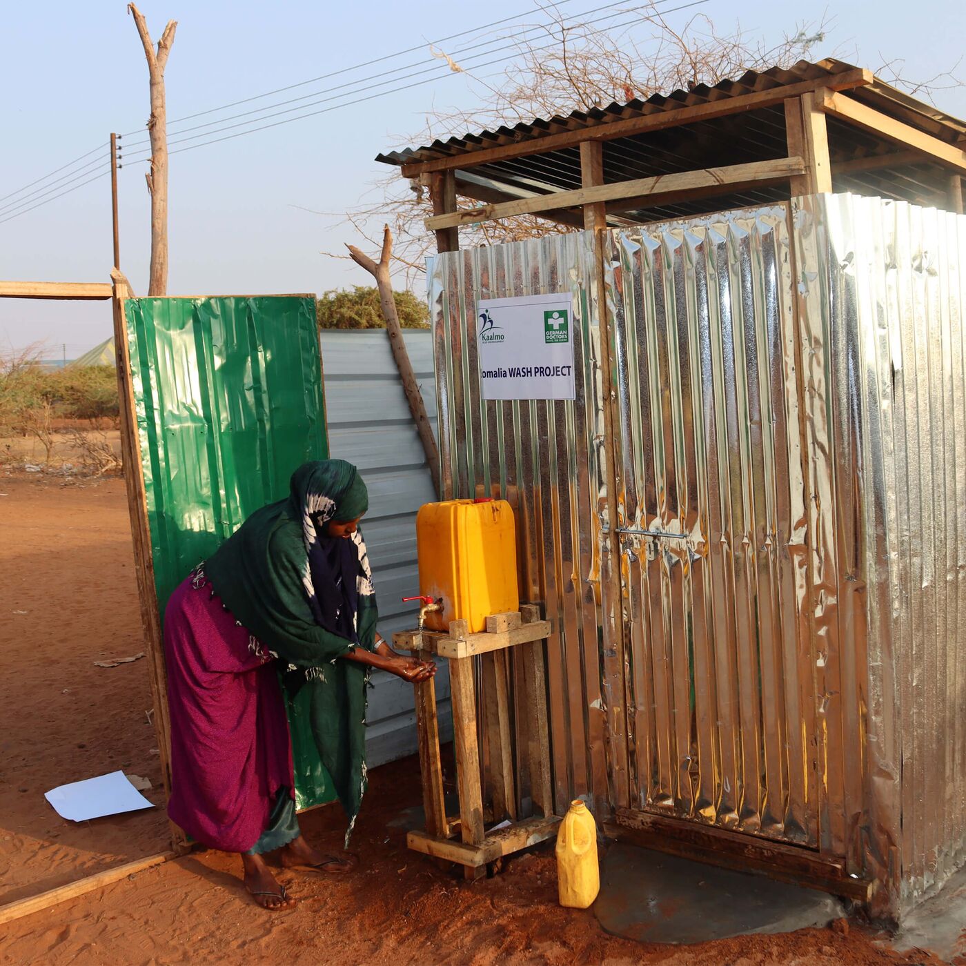 Frau in Somalia bei einem WASH-Projekt
