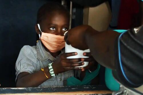 Warme Mahlzeiten für Kinder in Nairobi