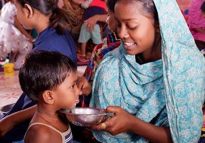 Mit Ernährungsprogramme Kindern helfen in Bangladesch