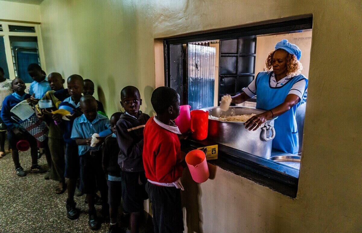 Warme Mahlzeiten für Kinder spenden