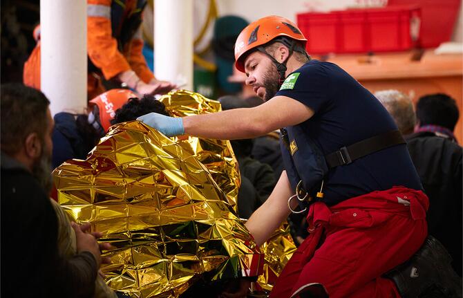 Ärzte ehrenamtlich im Einsatz für Flüchtlinge im Mittelmeer
