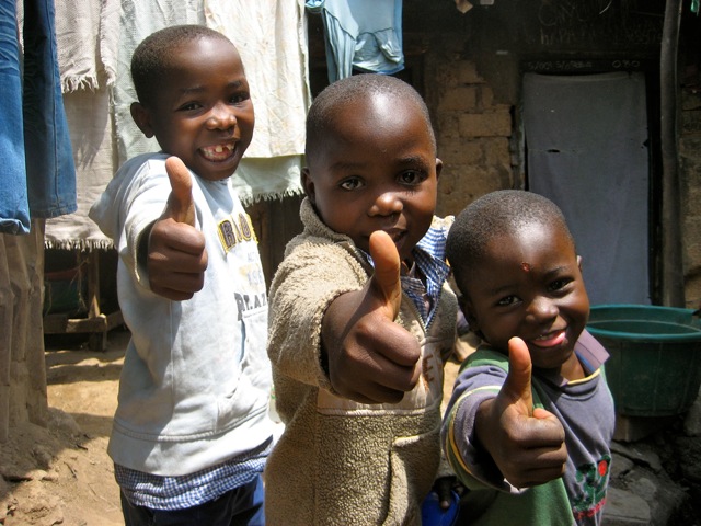 KInder im Slum von Nairobi